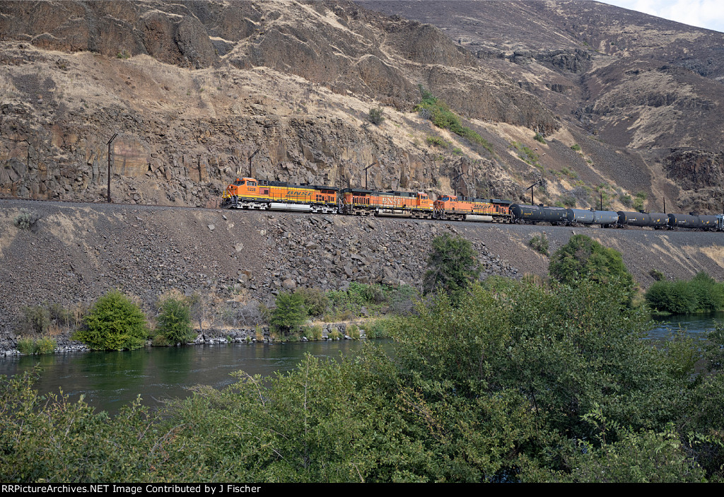 BNSF 5228